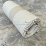 Krem renkli, rulo yapılmış kestart hamur kesme konveyör bandı