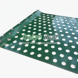 Geniş çaplı yuvarlak deliklere sahip yeşil PVC konveyör bant yüzeyi